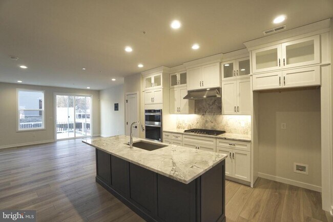 Photo - 163 Mahogany Ln