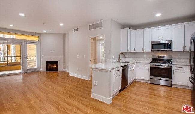 Building Photo - 346 Hauser Blvd Unit 5-110 Rental