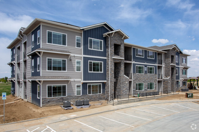 Building Photo - Fossil Ridge Apartments