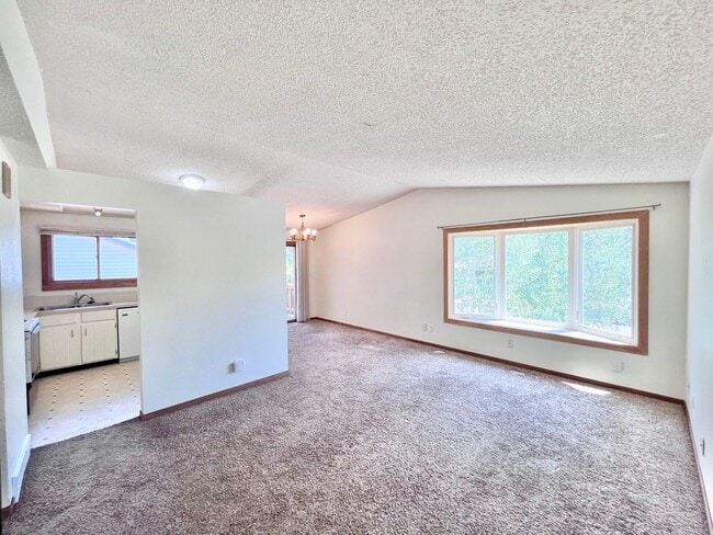 Photo - 3 Bedroom, 2 Bath Bi-Level Home with 2 car Attached Garage in Northwest Loveland, CO