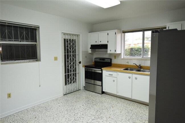 Photo - 1532 SW 23rd St Unit 1532