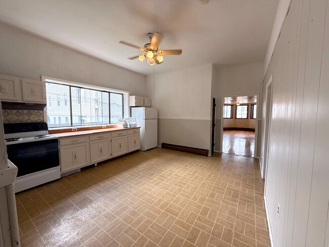 Kitchen - 271 Shrewsbury St Unit 1