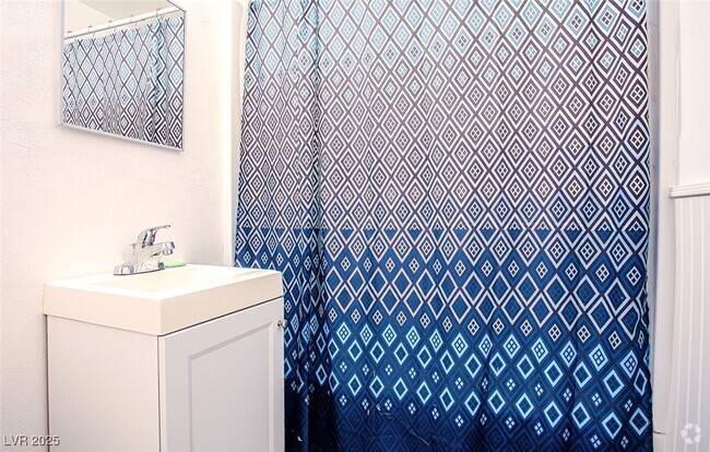 Building Photo - 5228 Pebble Beach Blvd Unit B Rental
