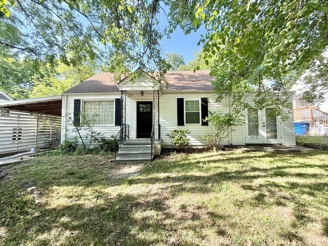 Building Photo - **OFFERING REFUNDABLE APPLICATION FEES & $150 MOVE IN PROMOTION** Newly Remodeled 3BD, 1BA Raleig...