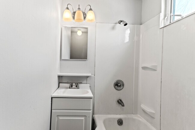 Photo - 2009 Sullivant Ave Unit 2