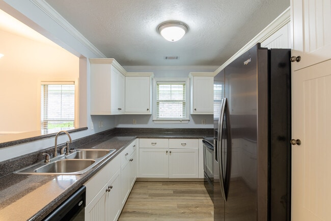 Photo - 310 Connor Cir