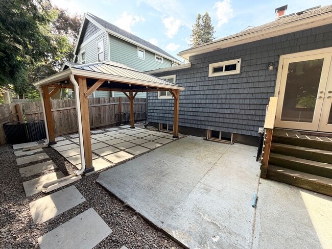 Photo - North PDX Haven: 2bd/1bath Bikeable Bungalow with Huge Covered Patio & Central A/C