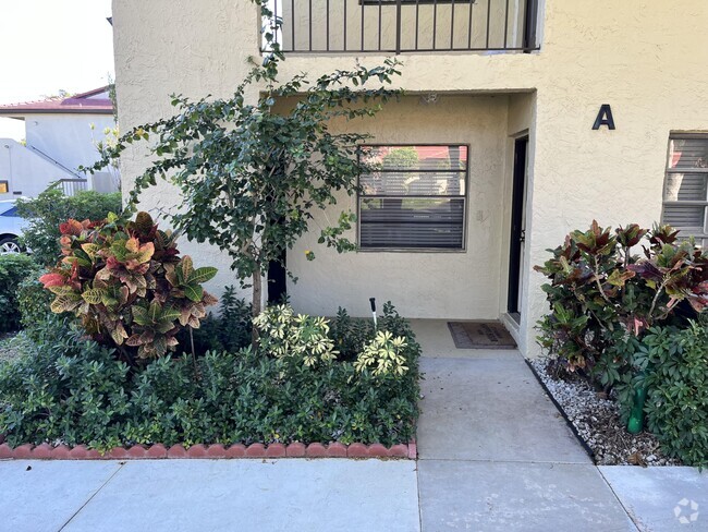 Building Photo - 8566 Casa Del Lago Unit A Rental