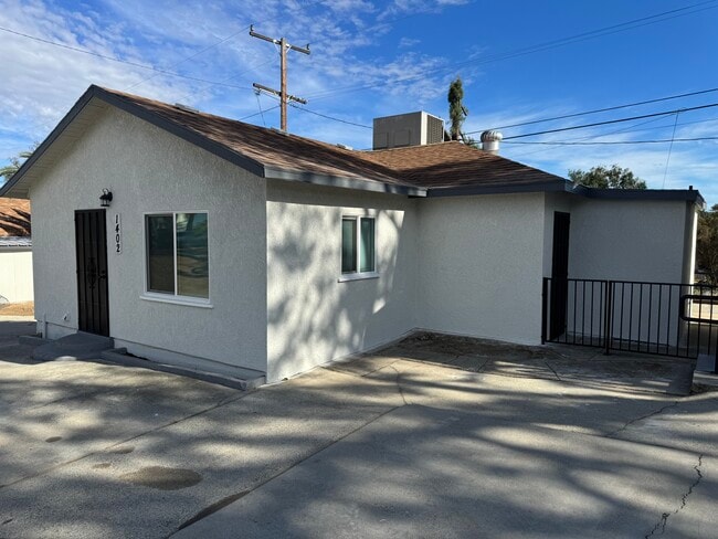 Building Photo - 1402 Prospect Dr