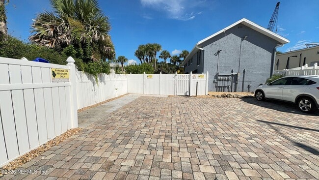 Photo - 108 S 5th St