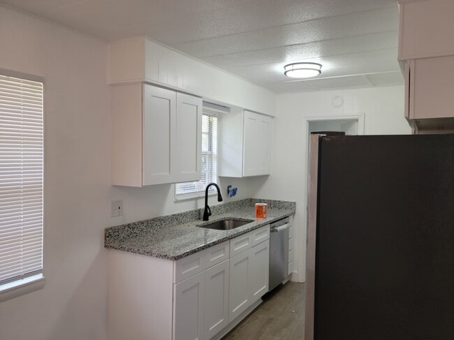 Photo - 909 W Circle St