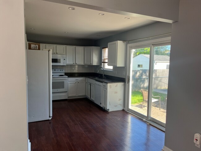 Photo - 2941 Beland Ave