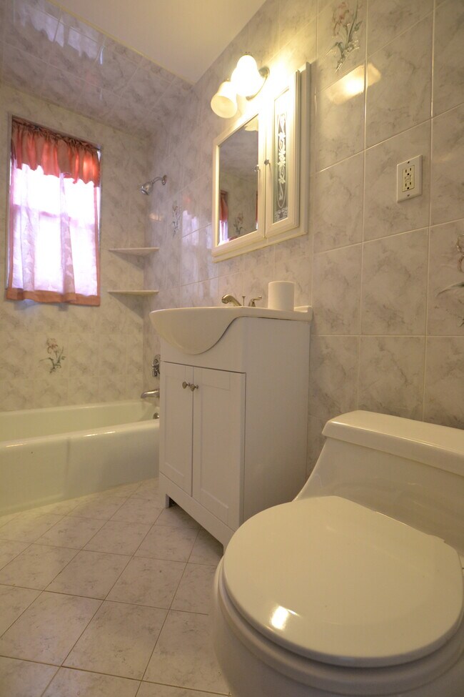 Photo - 19 Shannon St Apartments Unit 2