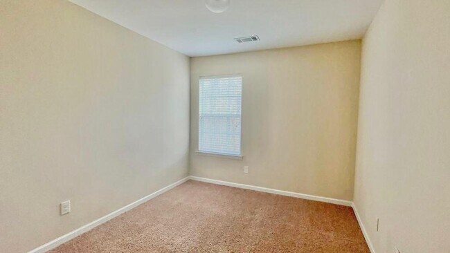 Photo - 4032 Queensbridge Rd
