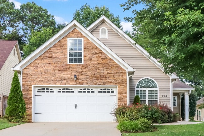 Building Photo - 224 Greenview Dr Rental