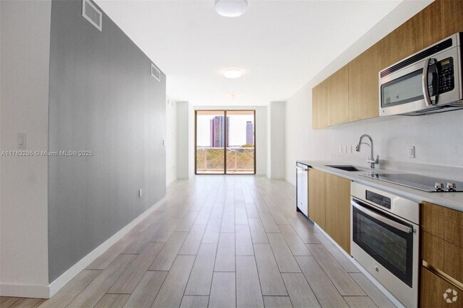 Building Photo - 1600 SW 1st Ave Unit 713 Rental