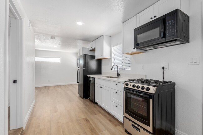 Photo - 723 E Sunnyslope Ln
