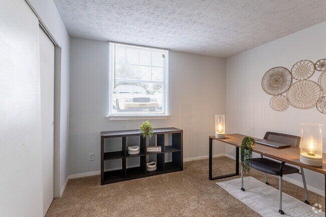 2BR, 1BA - 872 AF - Bedroom