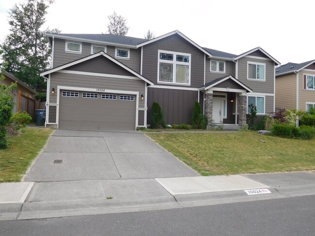 Building Photo - Beautiful 4 bedroom Home Near South Hill!