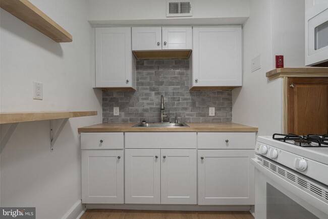 Photo - 305 S Main St Unidad 4