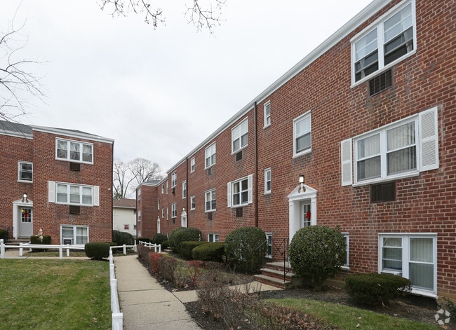 Maple Crest Apartments