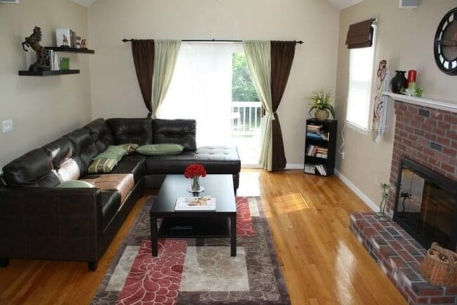 3 Bedroom Single Family Home with Central A/C - 3 Bedroom Single Family Home with Central A/C