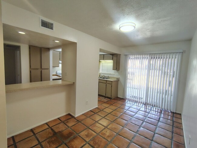 Photo - 1620 N Wilmot Rd