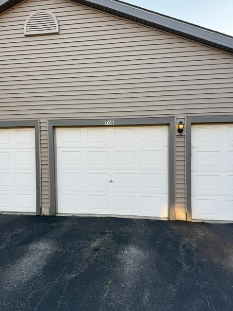 Photo - 705 E Whispering Oaks Dr