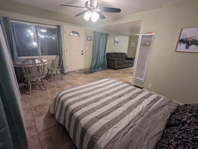 Bedroom/Dining/Living - 1140 Arcade Blvd