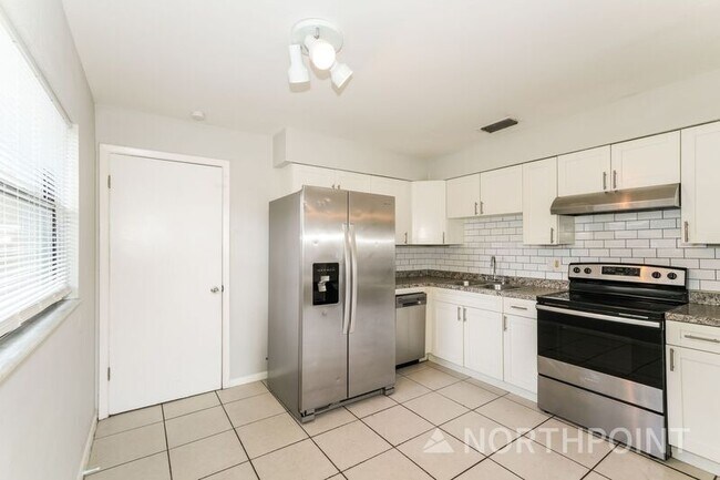 Photo - 8922 N Dexter Ave