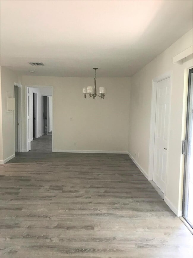 Photo - 2 Crossings Cir