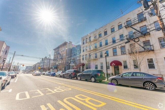 Building Photo - 211 48th St Unit B3 Rental
