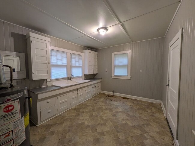 Photo - 1275 Doucette Ave