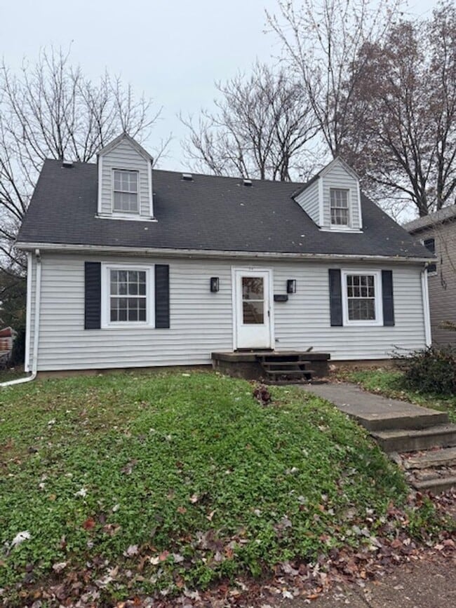 Building Photo - 511 S Evans Ave