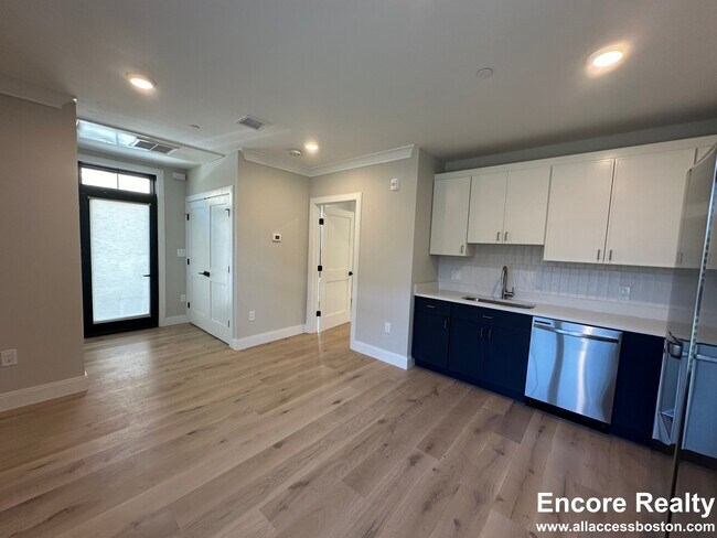 Photo - 163 Everett St