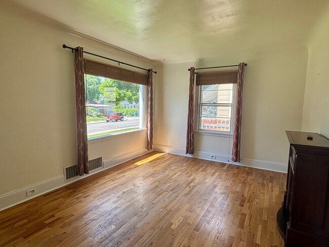 Photo - 3 bedroom 2 bath home centrally located!