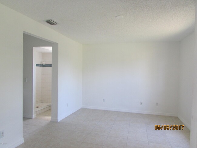 Photo - 407 Delmonico St NE