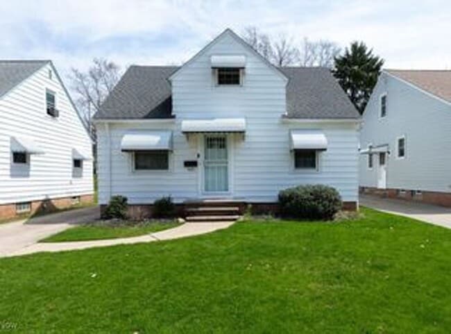 Building Photo - 4 bedroom single family home in Garfield Hts