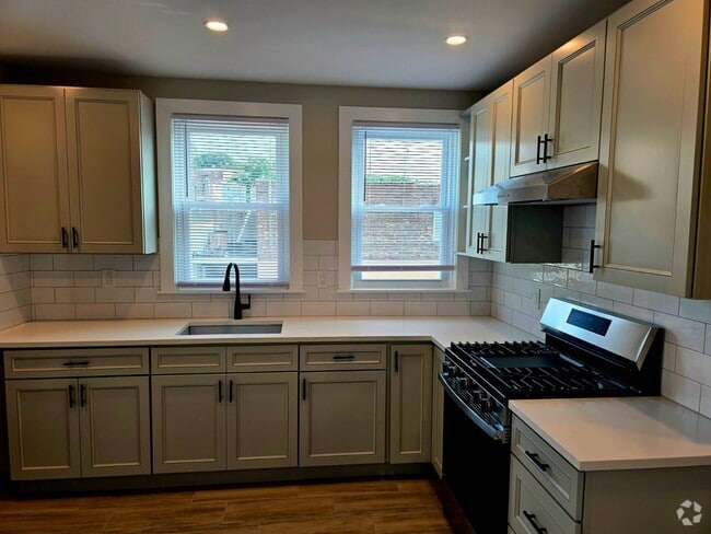 Building Photo - 348 Saw Mill River Rd Unit #3 - 3 floor Rental