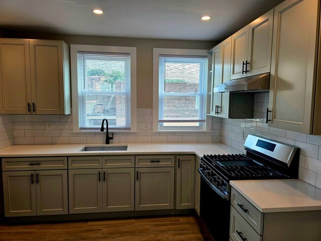 Building Photo - 348 Saw Mill River Rd Unit 2 Rental