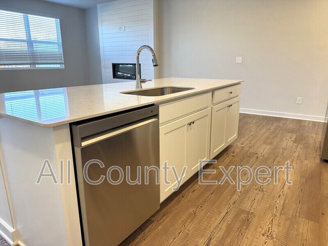 Photo - 7273 Mulberry St