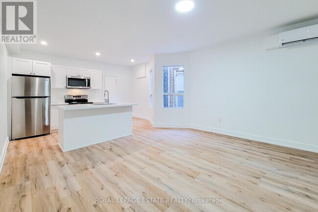 Photo - 1052 Barton St E Unité 1