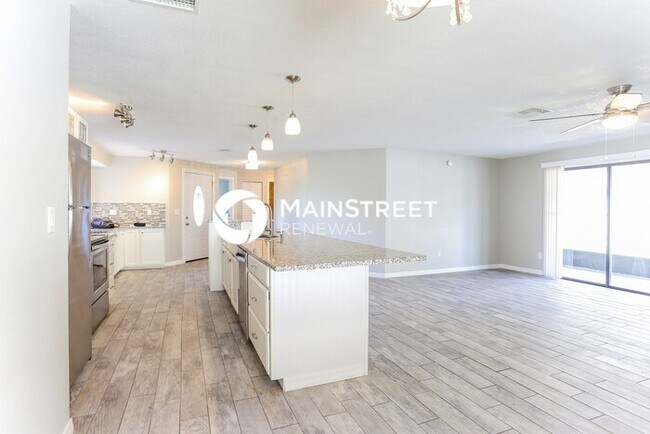 Photo - 3 Bedroom Pet-Friendly Home in New Port Richey, FL with Main Street Renewal
