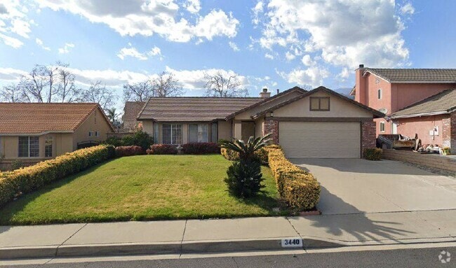 Building Photo - 3440 N Amberwood Ave Rental