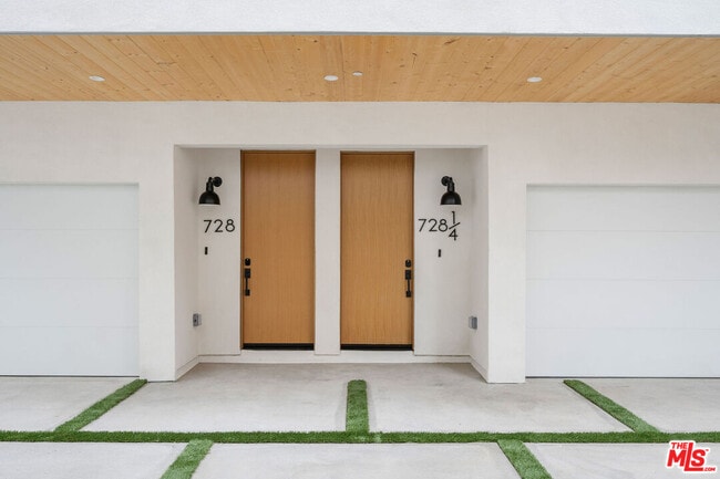 Photo - 726 Robinson St Unit 1