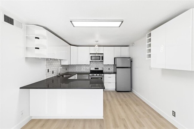 Photo - 1304 Summit St Unit 102