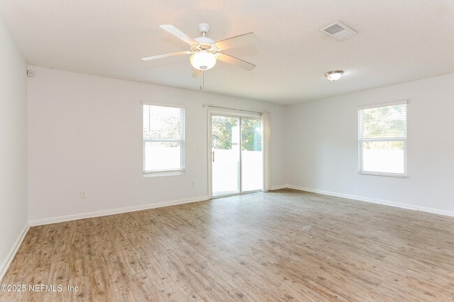 Photo - 522 Eiseman Wy