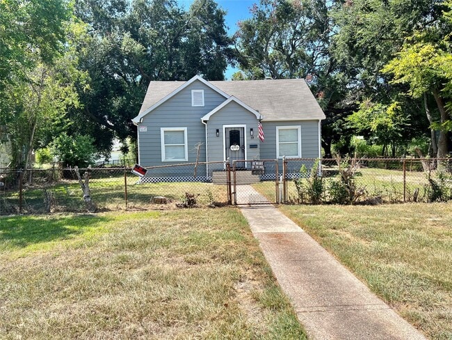 Building Photo - 19 4th Ave N Rental