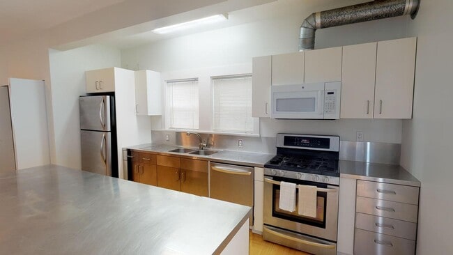 Photo - 3272 Hannah St