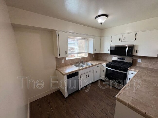 Photo - 1421 E Bardsley Ave